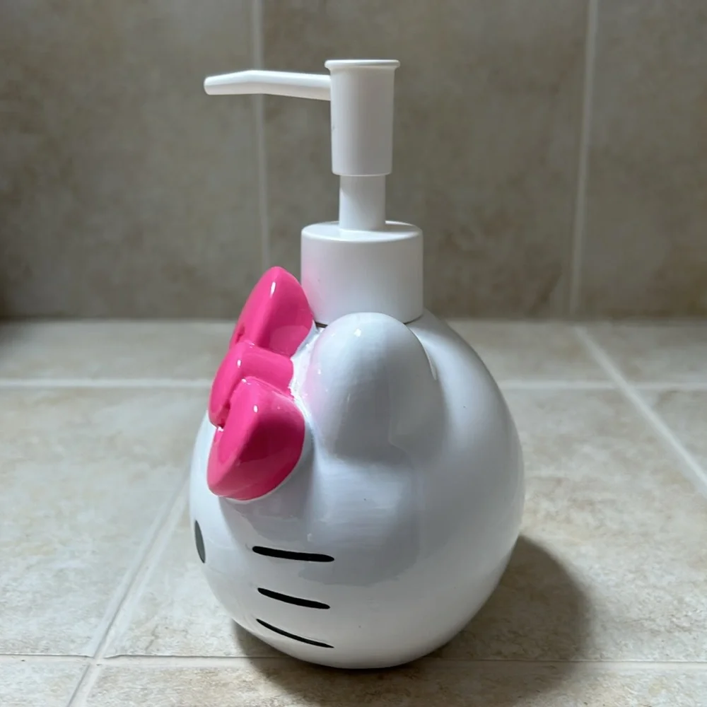 Hello Kitty KIDS ceramic soap dispenser bold pink bow NWT